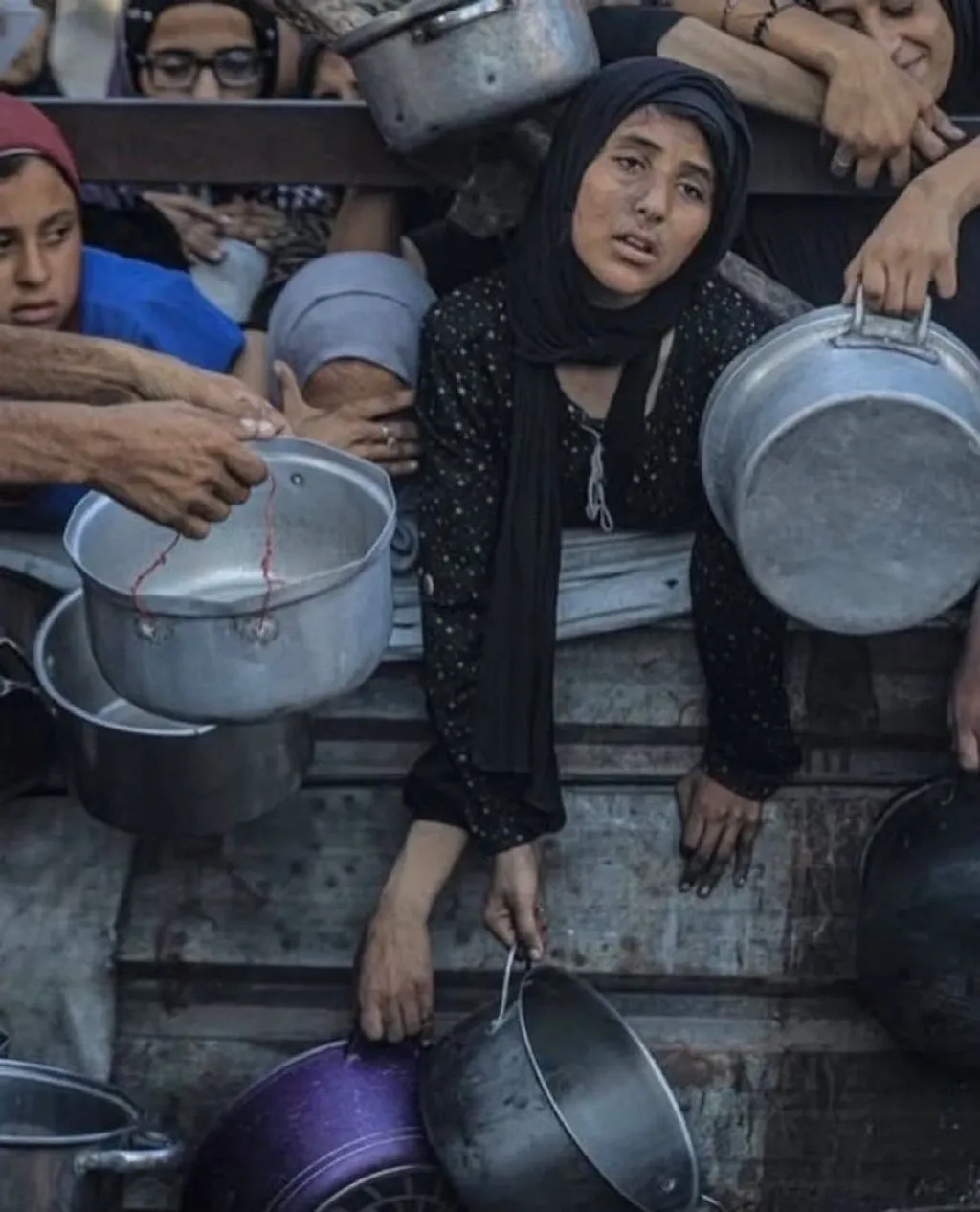 ബോംബുകൾ കൊണ്ടല്ല, പട്ടിണി കൊണ്ടാണ് അവിടെ കുഞ്ഞുങ്ങൾ മരിച്ച് വീഴുന്നത്. 