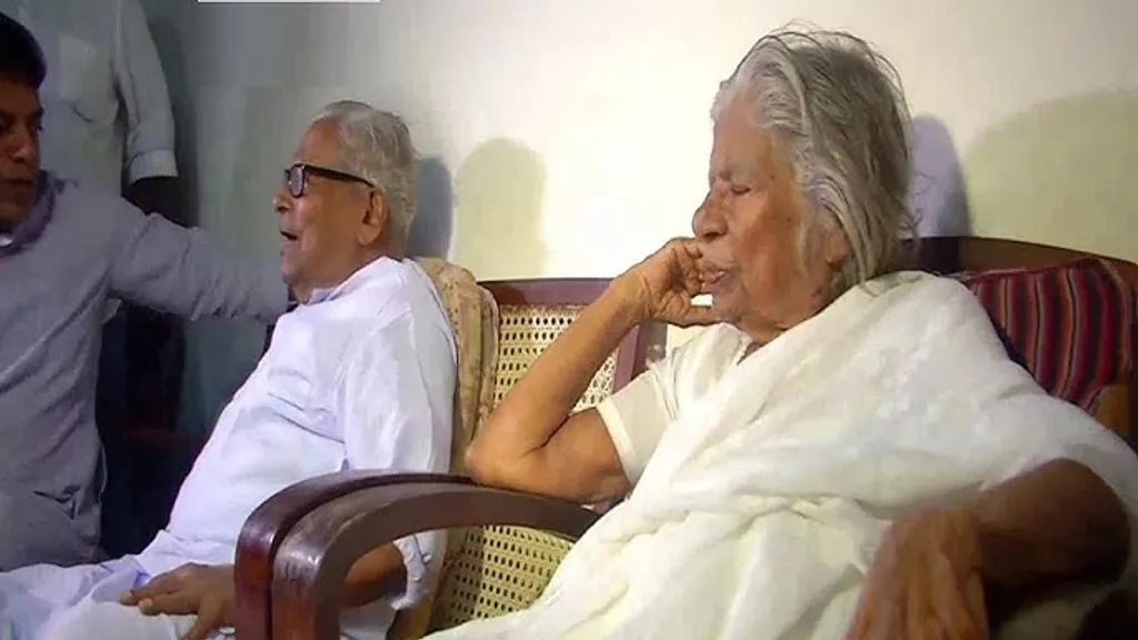 പാർട്ടി ആവാസവ്യവസ്ഥയ്ക്കുള്ളിൽ ഒരിക്കലും ഒരു ലീഡർ മെറ്റീരിയൽ ആയിരുന്നില്ല അച്യുതാനന്ദൻ. അത് കളത്തിപ്പറമ്പിൽ രാമൻ മകൾ ഗൗരിയും തൈപ്പറമ്പ് വീട്ടിൽ വർഗ്ഗീസ് മകൻ തോമസ്സുമൊക്കെ ആയിരുന്നു.