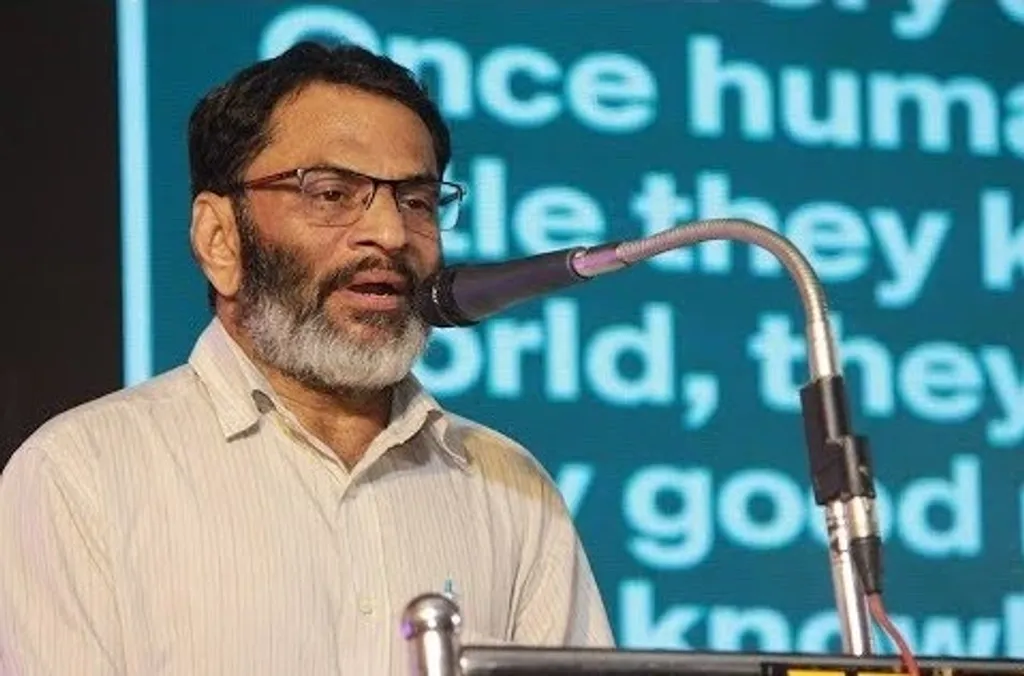 മലപ്പുറം ജില്ലയിൽ പലയിടത്തും സദാചാരപോലീസായി മനുഷ്യരുടെ സ്വാതന്ത്ര്യത്തിനു മേൽ അവർ കൈകടത്തിയിരുന്ന കാര്യം യുക്തിവാദി നേതാവായ ഇ.എ. ജബ്ബാർ മാഷ് ഓർത്തെടുക്കുന്നുണ്ട്.