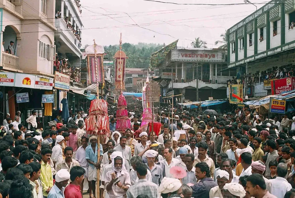സാംസ്കാരികമായ കലർപ്പിനെതിരെയുള്ള നിരന്തരമായ പ്രചാരണത്തിൽ വീണ് സുന്നികൾ തന്നെ കുറെയൊക്കെ തങ്ങളുടെ സാംസ്കാരികവേരുകളെ സംശയിക്കാൻ തുടങ്ങി എന്നതും കാണാതിരുന്നു കൂടാ. കൊണ്ടോട്ടി, പട്ടാമ്പി, ബി.പി അങ്ങാടി തുടങ്ങിയ ഇടങ്ങളിലെ നേർച്ചകൾക്കെതിരെ സുന്നികൾക്കിടയിൽ നിന്നു തന്നെ എതിർപ്പുകളുയർന്നു.