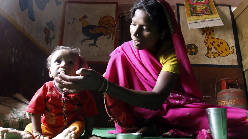പട്ടിണി, പോഷകാഹാരക്കുറവ്, തൊഴിലില്ലായ്മ, അക്രമം, ജലദൗർലഭ്യം, കാലാവസ്ഥാ വ്യതിയാനം, കുടിയിറക്കൽ ഭീഷണി തുടങ്ങിയ വെല്ലുവിളികൾ നേരിടേണ്ടിവരുന്നത് മുഖ്യമായും ലോകത്തിലെ ദുർബല  ജനവിഭാഗങ്ങളാണ്. 