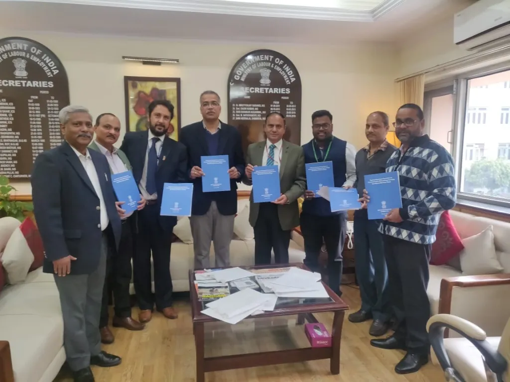 കുറഞ്ഞ വേതനം 375 രൂപ മുതൽ 447 രൂപവരെ ആയി ഉയർത്തണമെന്ന് അനൂപ് സത്പതി അദ്ധ്യക്ഷനായുള്ള വിദഗ്ദ്ധ സമിതി 2019 ഫെബ്രുവരിയിൽ കേന്ദ്ര സർക്കാരിന് സമർപ്പിച്ച റിപ്പോർട്ടിൽ ആവശ്യപ്പെട്ടിരുന്നു. 