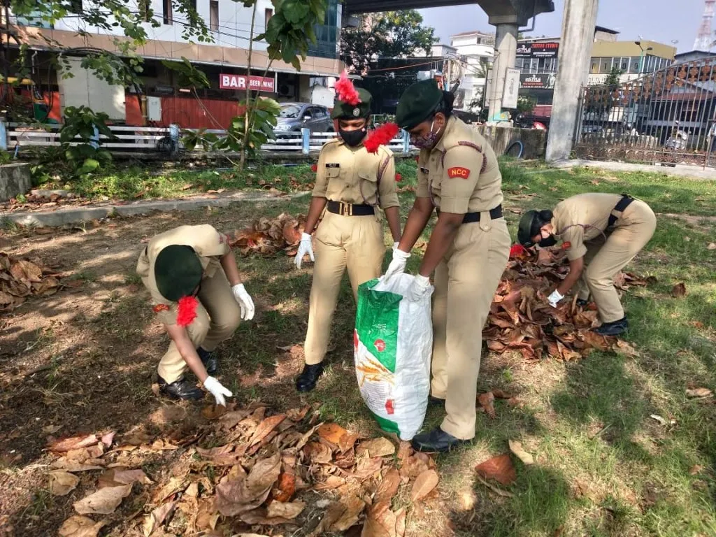 മത്സര പരീക്ഷകൾക്കു റാങ്കോടുകൂടി വിജയിക്കുന്നവർ, പഠിക്കാൻ കഴിവില്ലെങ്കിലും മറ്റു മേഖലകളിൽ അനിതര സാധാരണമായ കഴിവ് പ്രകടിപ്പിക്കുന്നവർ. എൻ സി സി, എസ് പി സി, എൻ എസ് എസ്, സ്‌കൗട്ട് ആൻഡ് ഗൈഡ്‌സ്  എന്നീ സേനകളിൽ അംഗങ്ങളായ വിദ്യാർഥികൾ. 