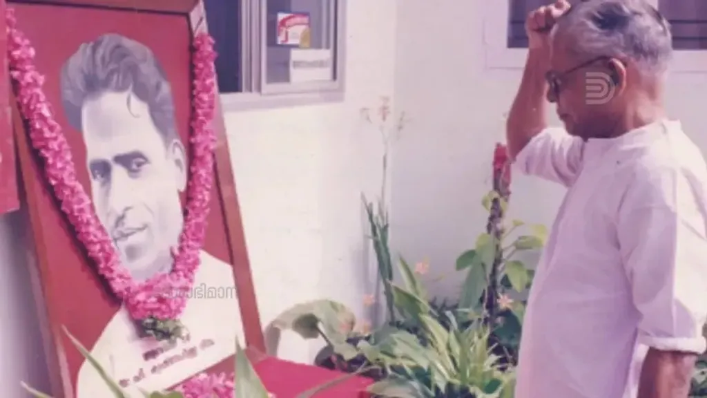 കേരളത്തിൽ കമ്മ്യൂണിസ്റ്റ് പാർട്ടി രൂപീകരിക്കപ്പെട്ടപ്പോൾ ആദ്യത്തെ സെക്രട്ടറിയും മികച്ച സംഘാടകനുമായിരുന്ന ആലപ്പുഴയിൽ നിന്ന് തന്നെയുള്ള പി. കൃഷ്ണപിള്ള, തൊഴിലാളിവർഗത്തിന്റെ പ്രശ്നങ്ങൾ കൈകാര്യം ചെയ്യുന്നതിൽ വി.എസിനുള്ള കഴിവും സംഘടനാപ്രവർത്തനത്തിലുള്ള മികവും മനസ്സിലാക്കി അദ്ദേഹത്തിന് കൂടുതൽ വലിയ ഉത്തരവാദിത്തങ്ങൾ നൽകി. 