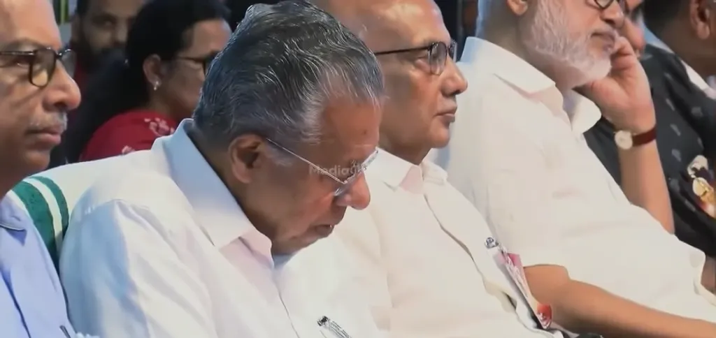 വി.എസിന്റെ സംസ്കാര ചടങ്ങിൽ ദുഃഖം തളംകെട്ടിയ മുഖവുമായി മൂകനായിരിക്കുന്ന പിണറായിയുടെ ചിത്രം സാമൂഹിക മാധ്യമങ്ങളിൽ റീലുകളായി നിറയുകയാണ്.