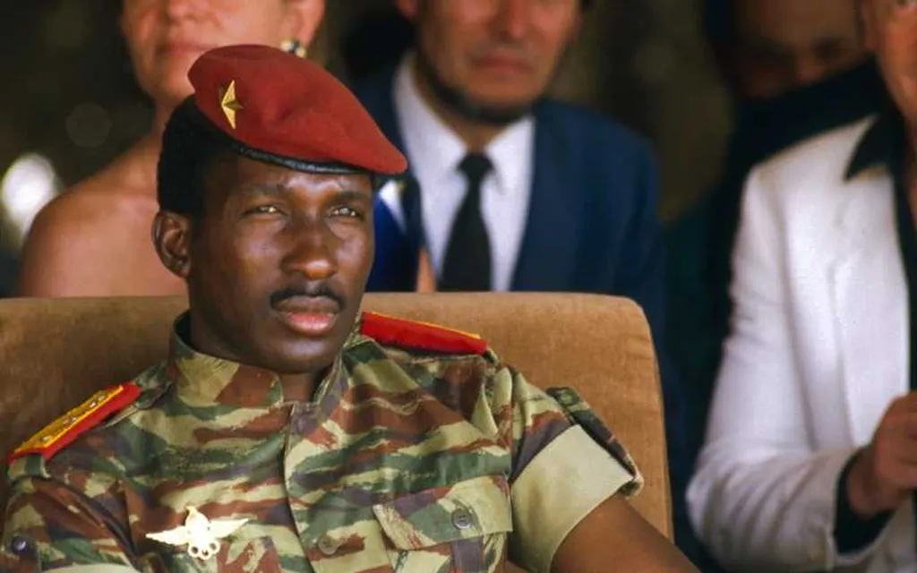 തോമസ് സങ്കാര (Thomas Sankara) മുപ്പത്തിയെട്ട് വയസ്സ് വരെയേ ജീവിച്ചുള്ളൂ. അവസാനത്തെ നാല് വർഷമാണ് രാജ്യത്തിൻെറ പ്രസിഡണ്ടായി പ്രവർത്തിച്ചത്. 1983-ൽ അധികാരത്തിലെത്തിയത് ജനകീയ വിപ്ലവത്തിലൂടെയായിരുന്നു. 
