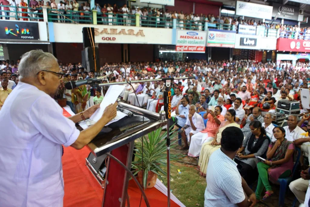 അന്ന് റിക്കാർഡ് ജനക്കൂട്ടമാണ് കൊയിലാണ്ടിയിൽ പ്രകാശനച്ചടങ്ങിനെത്തിയത്. വി. എസിനെ കാണാനും കേൾക്കാനും എത്തിയതായിരുന്നു ആ ജനക്കൂട്ടം.