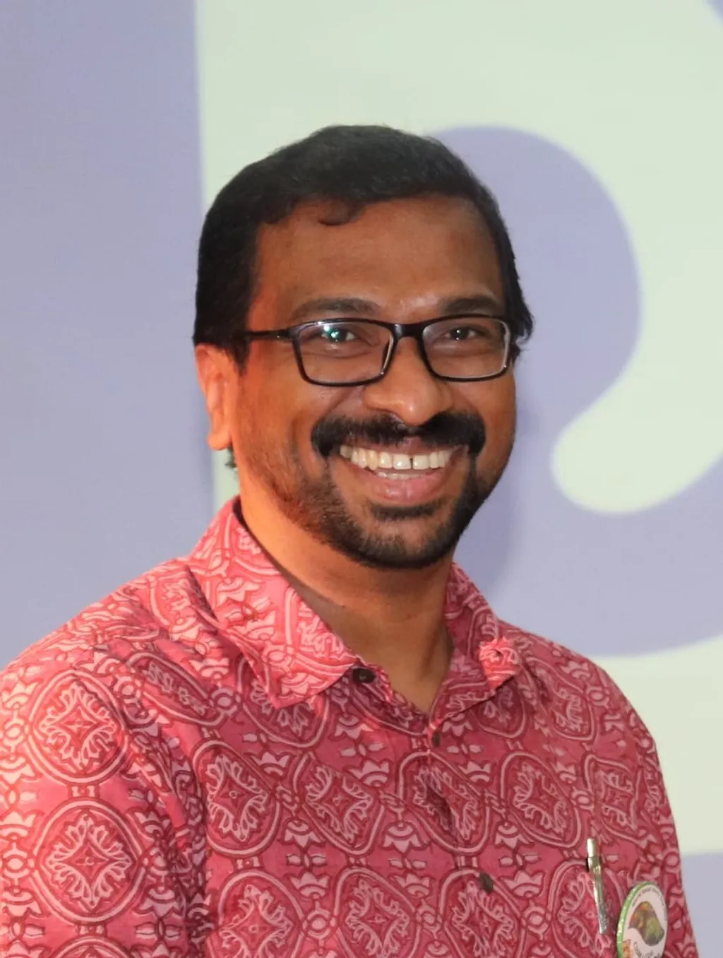 പുരുഷകേന്ദ്രീകൃതവും വംശീയവും സ്ത്രീകളെ അധിക്ഷേപിക്കുന്നതുമായിരുന്നു ഉടലറിവുകളെക്കുറിച്ചുള്ള ആദ്യകാലപഠനങ്ങൾ എന്നാണ് കഴുതപ്പുലിയുടെ, സാറാ ബാർട്മാന്റെ ഒക്കെ പഠനങ്ങളിലൂടെ വെളിവാകുന്നത് എന്ന് ഷിജു സമർത്ഥിക്കുന്നു. 