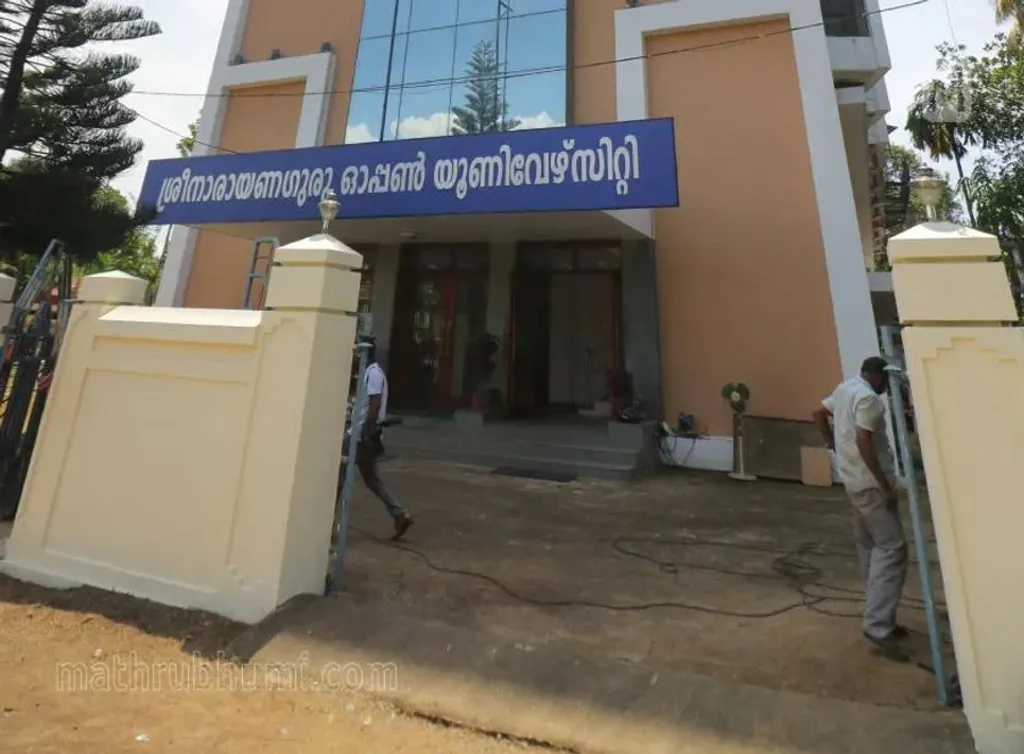 ശ്രീനാരായണഗുരു ഓപ്പൺ സർവകലാശാലയുടെ നിലനിൽപ്പിനെയും പ്രോഗ്രാമുകളുടെ വിശ്വാസ്യതയും കൂടിയാണ് കേരള സർവകലാശാല വെല്ലുവിളിച്ചിരിക്കുന്നത്.