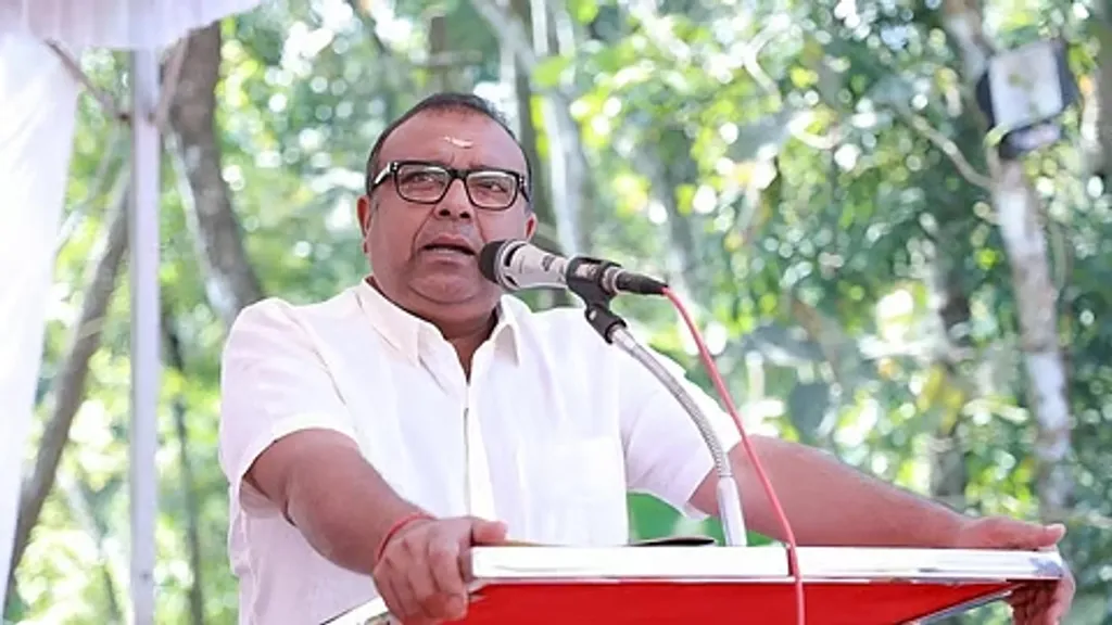 ബി.ജെ.പി കണ്ട ആദ്യവഴി തുഷാർ വെള്ളാപ്പള്ളിയുടെ ബി.ഡി.ജെ.എസ് ബാന്ധവമാണ്. ഇതിന് വലിയ പ്രാധാന്യം ഇല്ലെന്നറിയുമ്പോഴും വെള്ളാപ്പള്ളിയുമായി ബന്ധം സ്ഥാപിക്കാനും ഭാവിയിൽ വെള്ളാപ്പള്ളിയെ പ്രയോജനപ്പെടുത്താനും കഴിയുമെന്ന ദീർഘവീക്ഷണമായിരുന്നു ഈ പുത്രബാന്ധവത്തിനു പിന്നിൽ. 