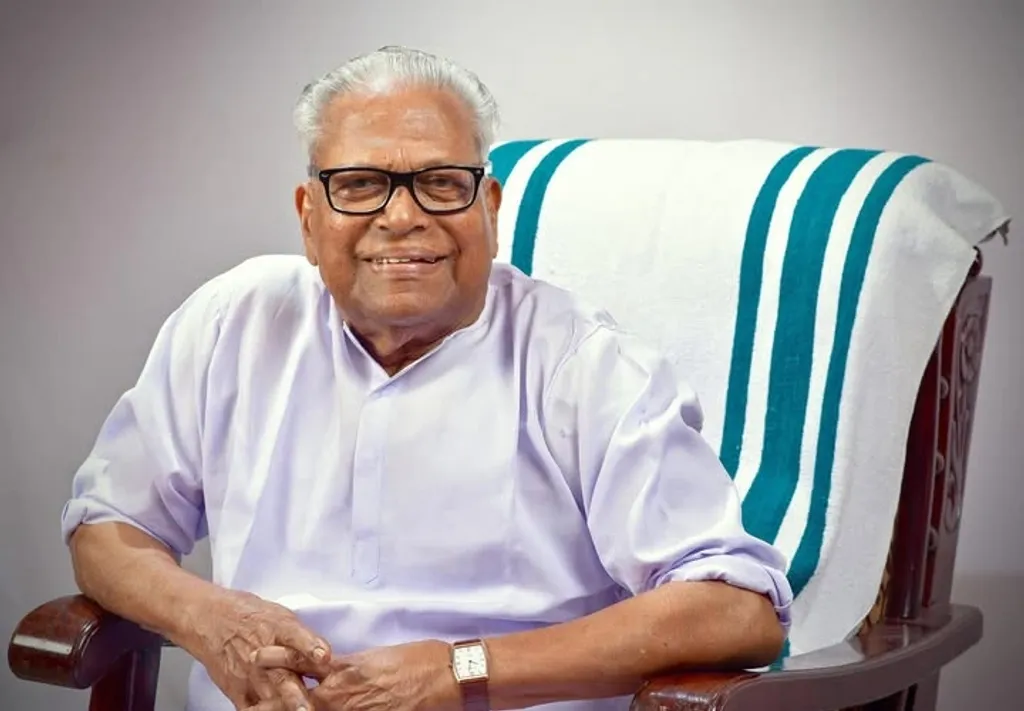 പാർട്ടി സംഘടനയുടെ അച്ചടക്കം എന്തുതരം അച്ചടക്കമാണ് എന്ന ചോദ്യം ഒരു സംഘടനാ പ്രശ്നത്തിനപ്പുറം പൊതുസമൂഹത്തിന്റെ രാഷ്ട്രീയപ്രശ്നമായത് വി.എസിലൂടെയാണ്.