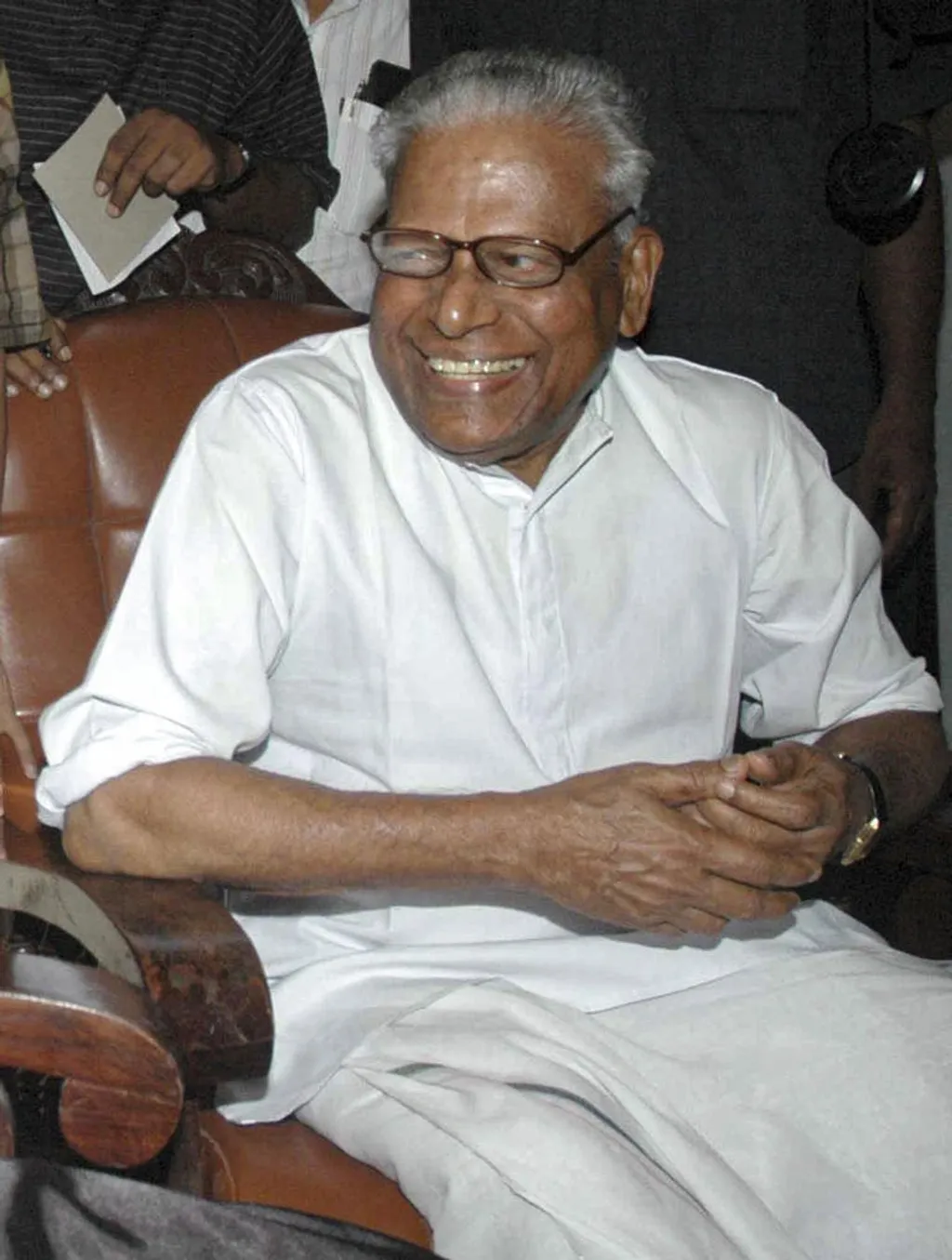 ചരിത്രപരമായൊരു പുതുക്കൽ ഉണ്ടാക്കിയെടുക്കാൻ ഒരു രാഷ്ട്രീയ സംഘടനാ രൂപമെന്ന നിലയിൽ കഴിയാതെപ്പോയ പാർട്ടി സംഘടനയും അതിനു കഴിഞ്ഞ വി.എസ് അച്യുതാനന്ദനും തമ്മിൽ അനിവാര്യമായും നടന്ന സംഘർഷങ്ങളാണ് പല രൂപത്തിൽ നാം പിന്നീട് കണ്ടത്.