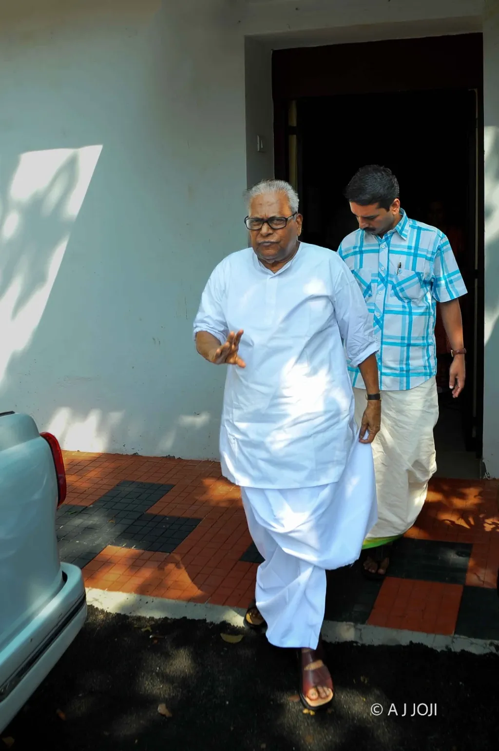 വി.എസ്. അച്യുതാനന്ദന്റെ രാഷ്ട്രീയപ്രവർത്തനം പല നിലകൾക്കൊണ്ടും ഔദ്യോഗികമായ പാർട്ടി സ്വീകാര്യതയ്ക്ക് പുറത്താണ്. Photo AJ JOJI
