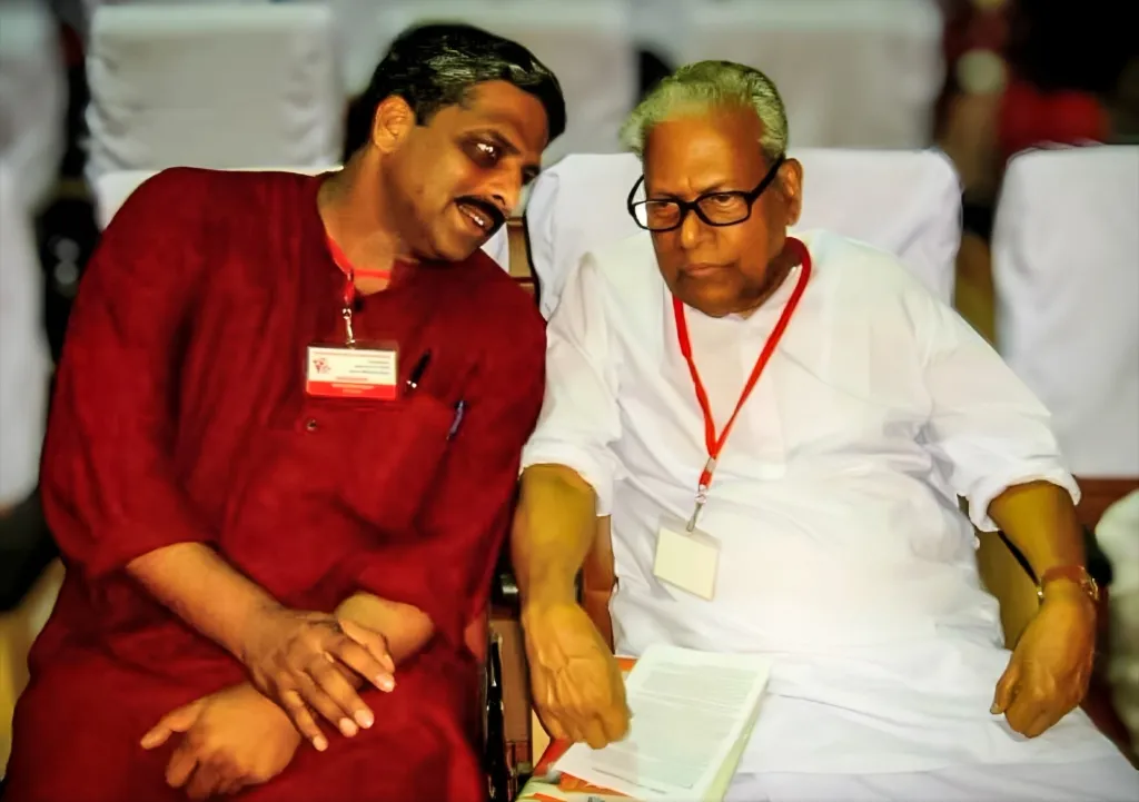 ‘‘ഏറെക്കാലമായി വി.എസുമായി അടുപ്പമുള്ള എനിക്ക് വ്യക്തിപരമായി നിരവധി ഓർമ്മകളുണ്ട്. കഴിഞ്ഞ നാല് പതിറ്റാണ്ടിനിടയിൽ ഞാൻ പല തലത്തിലാണ് അദ്ദഹത്തെ ഓർക്കുന്നത്’’- വിജൂ കൃഷ്ണൻ.