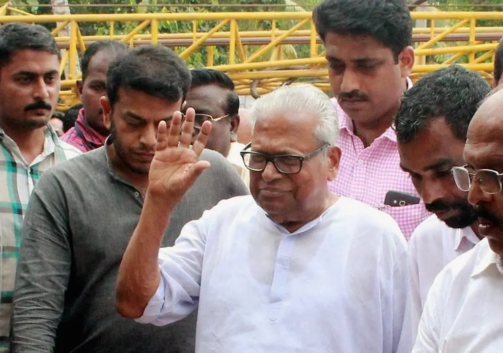 മരണശേഷം കമ്മ്യൂണിസ്റ്റ് നേതാക്കൾക്ക് സംഭവിക്കാറുള്ളതുതന്നെയാണ് വി.എസിനും സംഭവിക്കുന്നത്.ഒരു രാഷ്ട്രീയ പാർട്ടിയുടെ ബിംബമായി മാറേണ്ടിവരുന്ന ദുരവസ്ഥ.