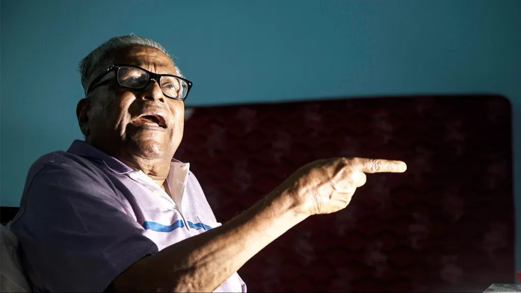 വി.എസ് ഒരു നേതാവായിരുന്നുവെങ്കിലും, പാവപ്പെട്ടവരുടെ പ്രതിനിധിയായി തന്നെ കോൺഗ്രസ്സുകാരിയായ അമ്മച്ചിയുടെ ചിന്തയിൽ നിലകൊണ്ടിരുന്നു. പതിയെ സഖാവ് എന്ന വാക്കിൻ്റെ ശരിയായ അർത്ഥം അദ്ദേഹത്തിൻ്റെ ഇടപെടലുകളിലൂടെ ഞാൻ മനസ്സിലാക്കി.
