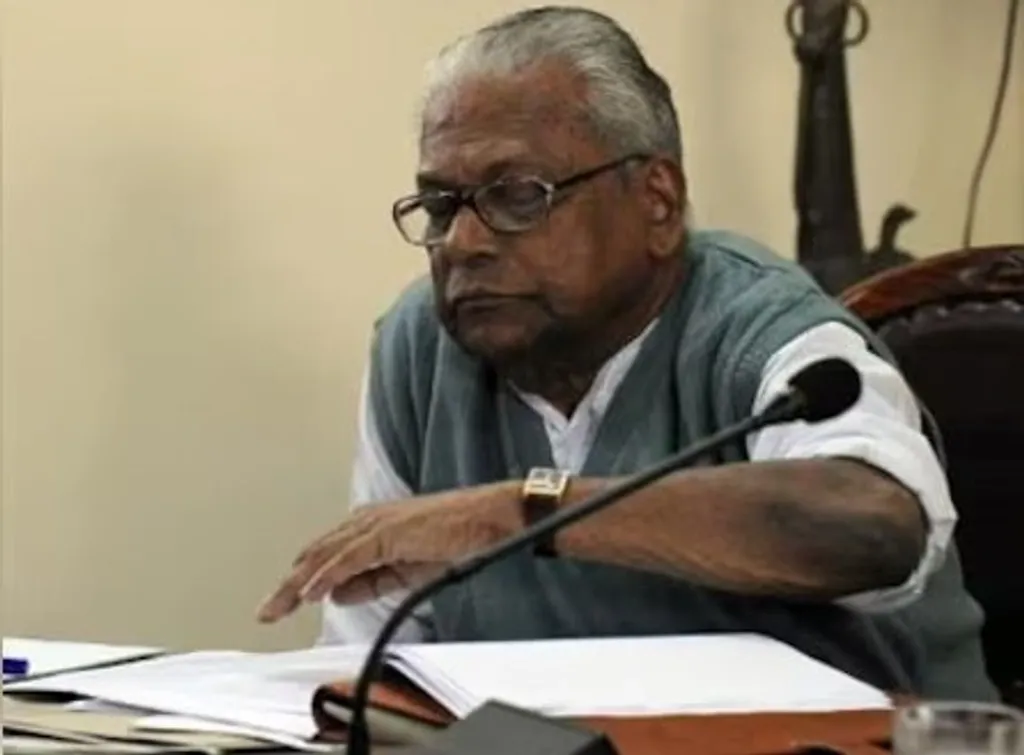 ഐസ്ക്രീം പാർലർ, കവിയൂർ- കിളിരൂർ കേസുകളിൽ, രാഷ്ട്രീയപാർട്ടികളുടെ പക്ഷം നോക്കാതെ, പ്രതിപക്ഷത്തുനിന്നുകൊണ്ടാണ് വി.എസ് പോരാട്ടം നടത്തിയത്.