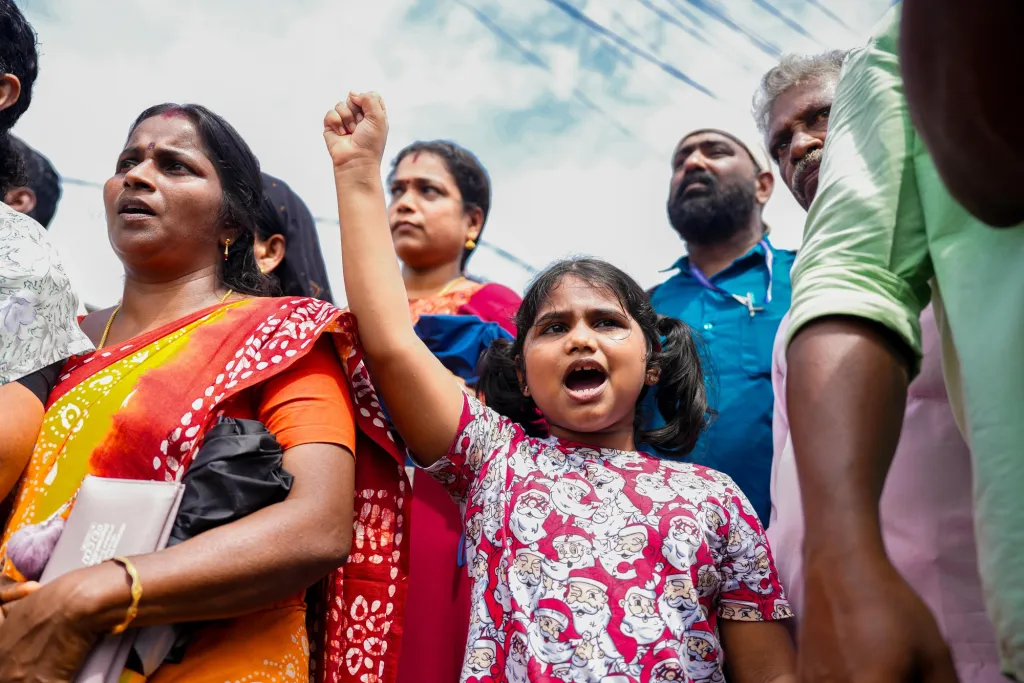 ആദർശമാണ് ചരിത്രത്തിൽ എന്നും അവസാനമായി ജ്വലിച്ചുനിൽക്കുക എന്ന് ബോധ്യപ്പെടുത്തുന്നതാണ് വി.എസിനുള്ള മരണാനന്തര ബഹുജന സ്വീകരണം.