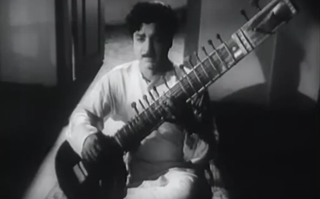 നീലവെളിച്ചം, ഭാർഗവിനിലയം എന്ന പേരിൽ സിനിമയായപ്പോൾ തിരക്കഥയിൽ സംഗീതത്തെ കുറിച്ചുള്ള പരാമർശങ്ങൾ ധാരാളം വന്നു. സിതാർ ഒരു കഥാപാത്രത്തിന്റെ സ്ഥാനത്തേക്കുയർന്നു. മലയാള സിനിമയിലെ മറ്റൊരു തിരക്കഥയിലും കാണാത്ത സംഗീതാത്മകതയുണ്ട് അതിൽ.