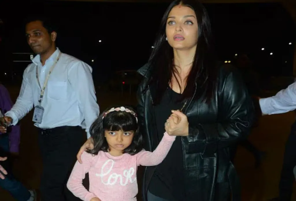 എയർപോർട്ടിൽ തടിച്ചുകൂടിയ പാപ്പരാസി ഫോട്ടോഗ്രാഫർമാർ തന്റെ മക്കളുടെ ചിത്രങ്ങൾ പകർത്താൻ ശ്രമിച്ചതിനെ ചെറുത്ത ഐശ്വര്യ റായ് ബച്ചൻ, റാണി മുഖർജി എന്നിവർ ഈ സംസ്ക്കാരത്തിന്റെ ഇതിന്റെ ഇന്ത്യൻ പതിപ്പിന്റെ ഇരകളാണ്.      സ്ക്രീൻ ഷോട്ട്: എൻഡി ടി.വി