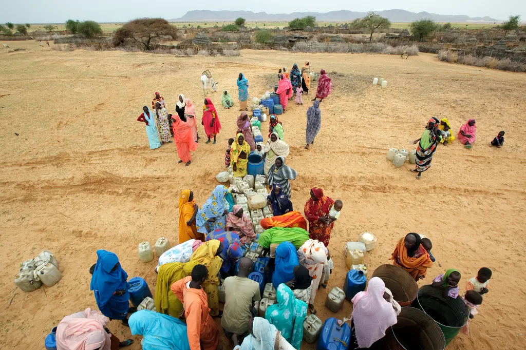 ജലക്ഷാമം, ശുദ്ധജലം ലഭിക്കാതിരിക്കൽ, വിശ്വസനീയമായ ശുദ്ധജല സ്രോതസ്സുകളുടെ അഭാവം എന്നിവ ജനങ്ങളെ അതിജീവനത്തിനായി കുടിയേറാൻ പ്രേരിപ്പിക്കുന്നു 