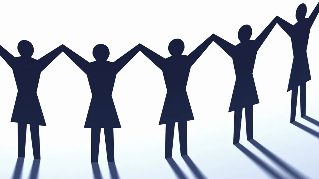 കേരള ഫെമിനിസ്റ്റ് ഫോറം തങ്ങളുടെ പ്രസ്താവനയിൽ ഉപയോഗിച്ച ഭാഷയും, ഈ പ്രശ്നത്തിലുയർന്നു വരുന്ന പിതൃമേധാവിത്വ ധ്വനികളെപ്പറ്റിയുള്ള അവരുടെ ശുഷ്കധാരണകളും ഞങ്ങളെ ശരിക്കും നിരാശപ്പെടുത്തുന്നു.