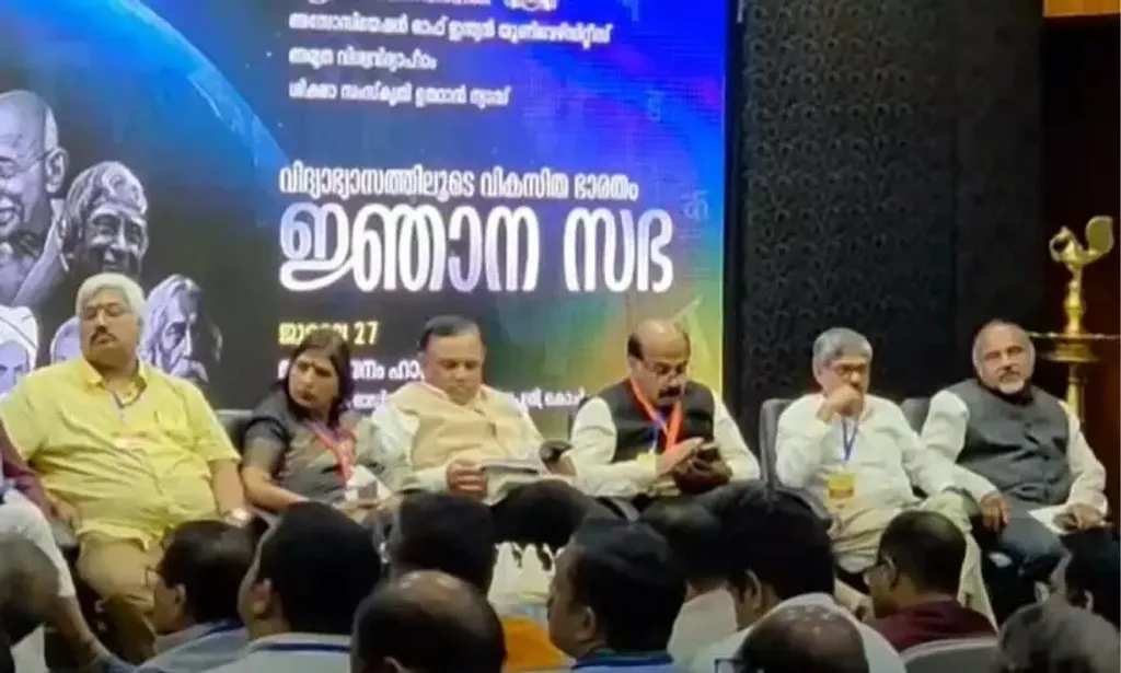 കേരളത്തിൽ നിന്നുള്ള ചില വൈസ് ചാൻസലർമാരും സംഘ്പരിവാർ ഗ്യാന്‍സഭയില്‍ പങ്കെടുത്തിരുന്നു.