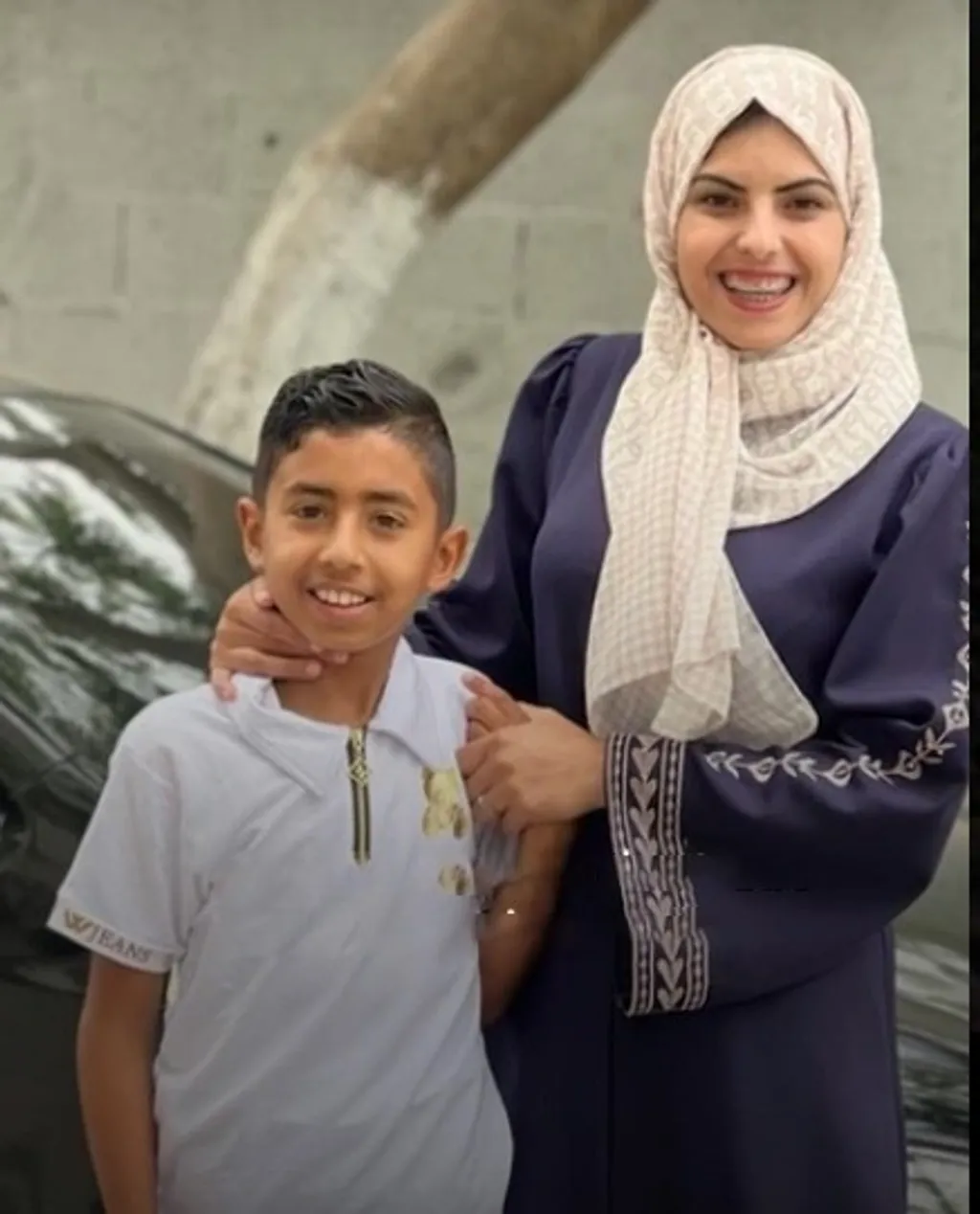 മർയം അബുദഖയും മകൻ ഗെയ്ത്തും. കൊല്ലപ്പെടുന്നതിനുമുമ്പ് മര്‍യം, പഠനത്തിനായി ദുബായിലേക്ക് പോകാന്‍ തിടുക്കം കാട്ടിയ പന്ത്രണ്ടുകാരനായ ഗെയ്ത്തിന് എഴുതിയ കത്തിൽ പറയുന്നു: ‘‘ഞാന്‍ ഇവിടം വിട്ടു പോയാലും മോന്‍ വലുതാകുമ്പോള്‍ നമ്മുടെ പലസ്തീനിലെ പോരാളികള്‍ക്കൊപ്പം പിറന്ന മണ്ണിനു വേണ്ടിയുള്ള സമരത്തിലേര്‍പ്പെടുക’’. 