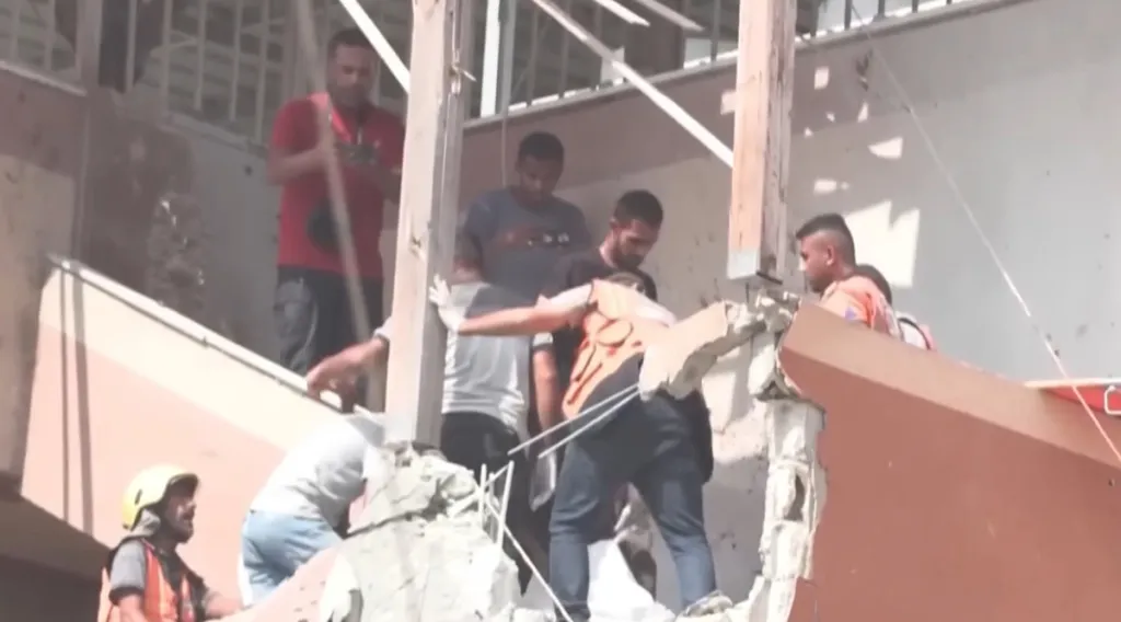 മാധ്യമപ്രവർത്തകർ കൊല്ലപ്പെടുന്നത്, ആശുപത്രികൾ ആക്രമിക്കപ്പെടുന്നത്, പിഞ്ചുകുഞ്ഞുങ്ങൾ ഭക്ഷണം കിട്ടാതെ മരിക്കുന്നത്… ഒന്നും തന്നെ അന്താരാഷ്ട്ര മനഃസ്സാക്ഷിയെ ഒരു പോറൽ പോലും ഏൽപ്പിക്കാതെ കടന്നുപോവുകയാണ്. 