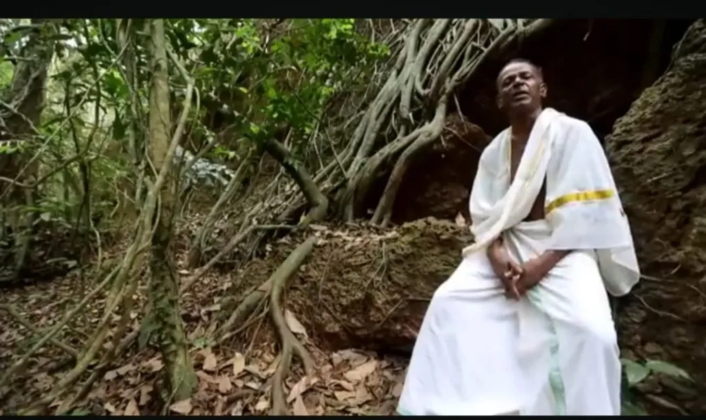 അതിയടം പെരുവണ്ണാൻ സ്വയം തെയ്യമാവുകയും തെയ്യത്തെ കെട്ടി ഒരുക്കുകയും കൊട്ടുകയും ആടുകയും പാടുകയും പറയുകയും എഴുതുകയും വരയുകയും അരിയുകയും ചെയ്യുന്നു. 