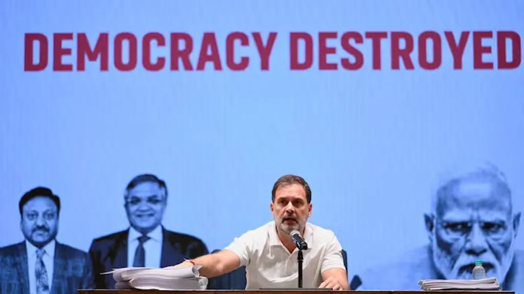  വോട്ടർപട്ടികയിലെ ക്രമക്കേടുകൾ ജനങ്ങളെ പുനശ്ചിന്തനത്തിന് പ്രേരിപ്പിക്കാനോ മോദിഭക്തിയിൽ പൗരബോധം നഷ്ടപ്പെട്ട് മതഭ്രാന്ത് ദേശീയതയായി സമീകരിച്ച 'പ്രജകളെ' ഉണർത്താനോ ഉതകുമെന്ന് കരുതുക പ്രയാസമാണ്. 