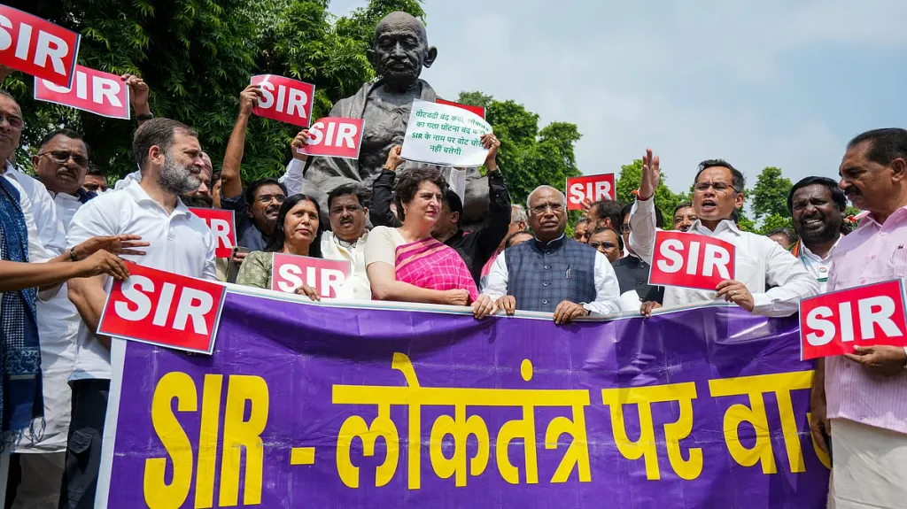SIR പൂർത്തിയായപ്പോൾ, 1000 പുരുഷവോട്ടർമാർക്ക് 907 സ്ത്രീവോട്ടർമാരുണ്ടായിരുന്നത്, 892 ആയി ചുരുങ്ങി. അതായത്, ഒഴിവാക്കപ്പെട്ട വോട്ടർമാരിൽ 60 ശതമാനവും സ്ത്രീകളായിരുന്നു.