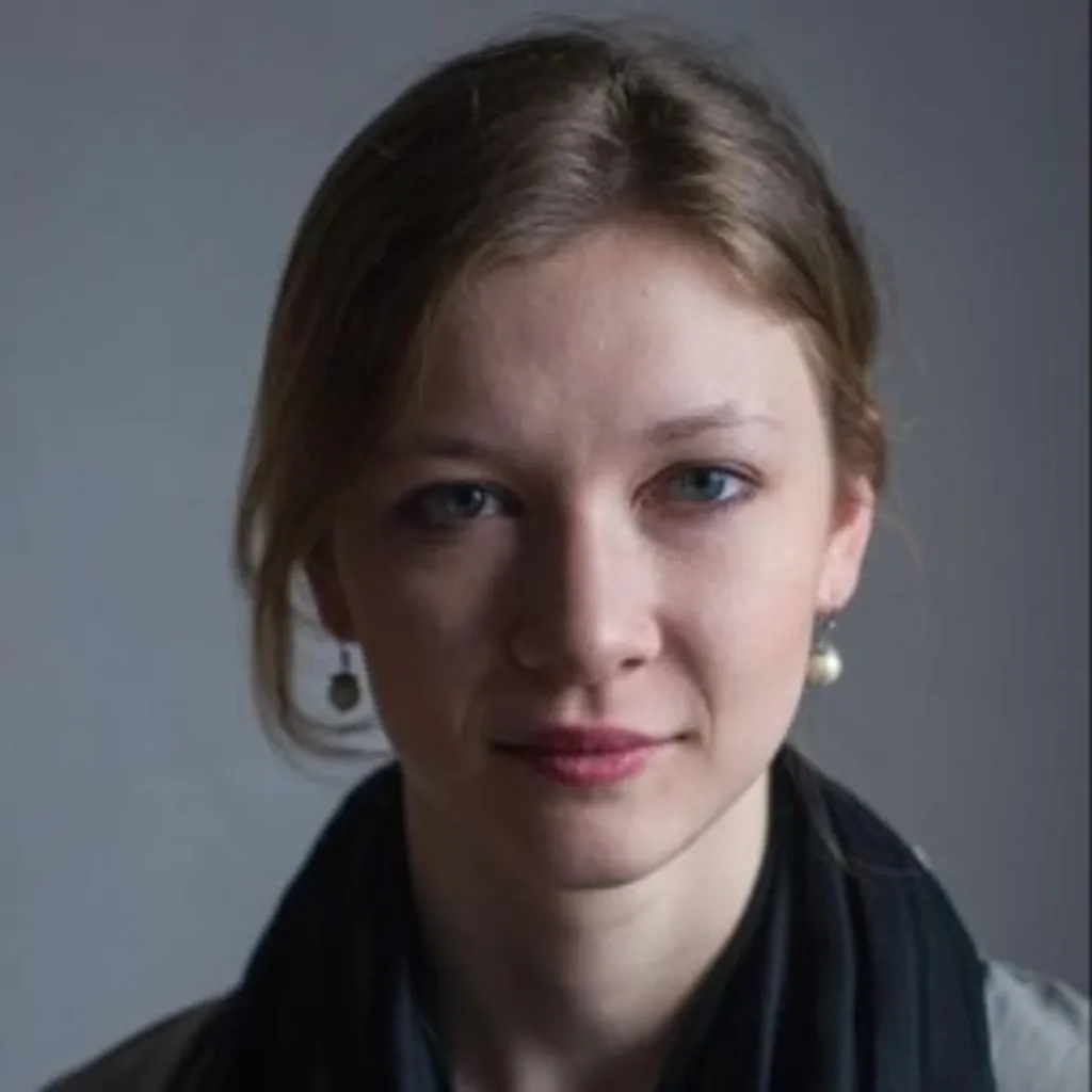 ജേണലിസ്റ്റായ റ്റോവ ഡാനോവിച്ച് അവരുടെ പഠനകാലത്ത് നടന്ന സംഭവം ഓർമ്മിക്കുന്നു. ആൺസുഹൃത്തുമായി നടന്ന ലൈംഗികബന്ധം റ്റോവയിൽ ആദ്യമുണ്ടാക്കിയ വികാരം ഭയമോ ട്രോമയോ അല്ല, അപമാനബോധമായിരുന്നു. 