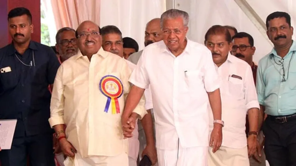  വെള്ളാപ്പള്ളിയെപ്പോലെയുള്ള, ക്രിസ്ത്യൻ ഫോബിയയിലും, ഇസ്ലാമോഫോബിയയിലും ഊന്നിയുള്ള വർഗീയ പ്രസ്താവങ്ങൾ നിരന്തരമായി നടത്തുന്ന ഒരാളെ നിരന്തരമായി പിന്തുണക്കുന്നതിലൂടെ, ഒരു വിശാല ഹിന്ദു പിന്തുണ ഔദ്യോഗികമായി തന്നെ ആവശ്യപ്പെടുകയാണ് കേരളത്തിലെ ഇടതുപക്ഷം. 