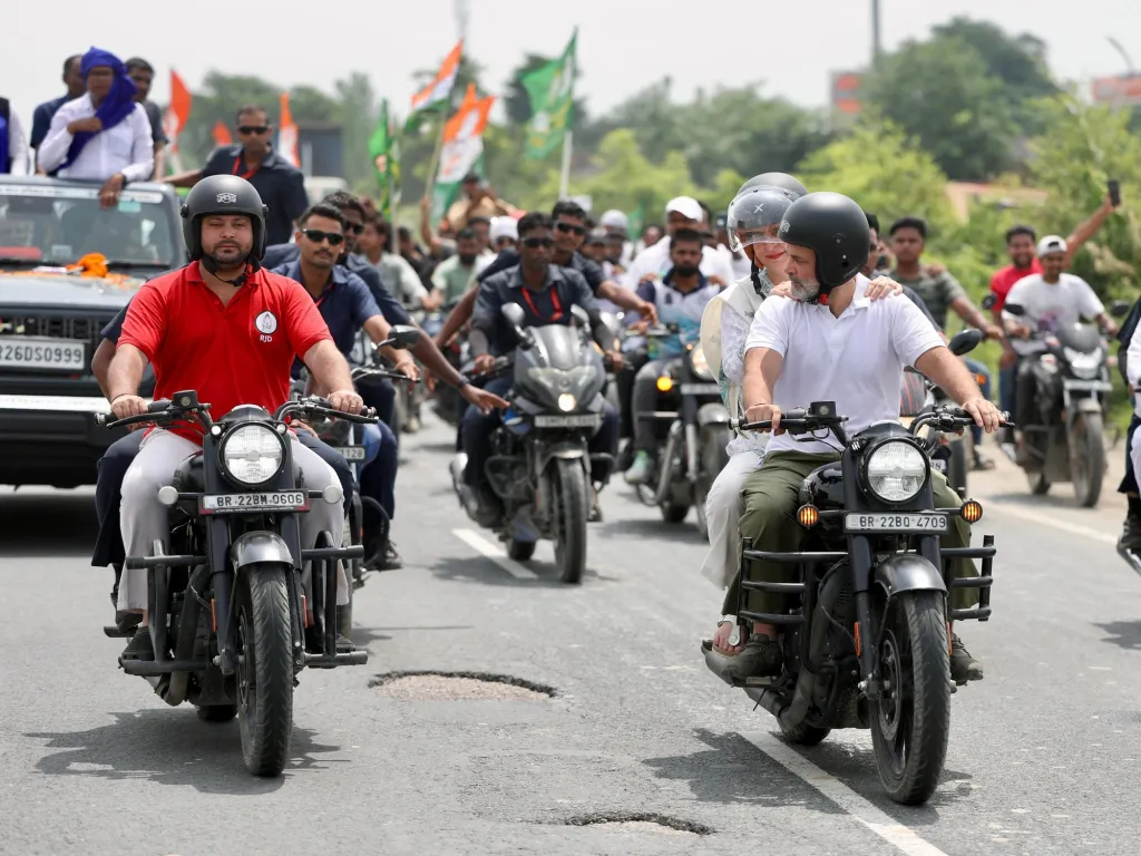 വോട്ട് മോഷണവുമായി ബന്ധപ്പെട്ട് താൻ നേരത്തെ നടത്തിയ വെളിപ്പെടുത്തൽ ആറ്റം ബോംബ് ആയിരുന്നുവെങ്കിൽ ഇനി അതിലും വലിയ ഹൈഡ്രജൻ ബോംബ് വരാൻ പോവുന്നുണ്ടെന്ന് രാഹുൽ. 