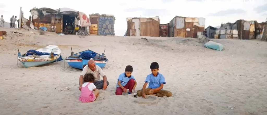 ഈ വംശഹത്യയുടെ കാലത്ത് സ്വന്തം മക്കളുടെ ഭീതിയും ജീവിതദുരിതങ്ങളും കണ്ട് ഏറ്റവും വേദനിക്കുന്നത് രക്ഷിതാക്കൾ ആണെന്നും അവരെ കൊലയ്ക്ക് കൊടുക്കാതിരിക്കാനും സംരക്ഷിക്കാനും പട്ടിണിക്കിടാതിരിക്കാനും തങ്ങൾക്കാവുമോ എന്നും അഹമ്മദ് വിലപിക്കുന്നുണ്ട്.