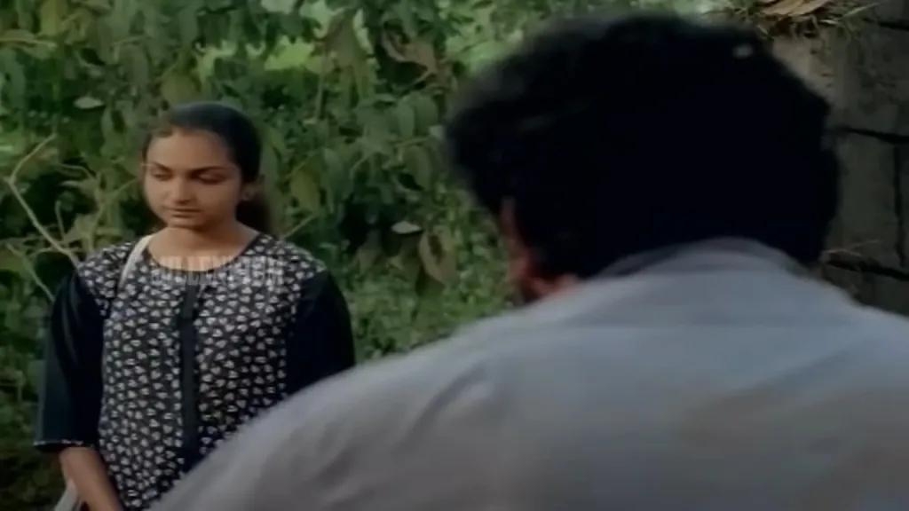 'ആരണ്യക'ത്തില്‍ നക്സലൈറ്റുകളുടെ സിദ്ധാന്തവും സംസ്കൃതവും പഠിക്കാതെ നീതികേടിനെ അമ്മിണി മനുഷ്യ ഹൃദയം കൊണ്ട് കാണുന്നു. അതിനപ്പുറം, ആളുതെറ്റിപ്പോകാവുന്ന വെടിയാണ് തീവ്രവാദം എന്നുകൂടി അവള്‍ കഥാപരിണതിയിൽ കാണുന്നു.