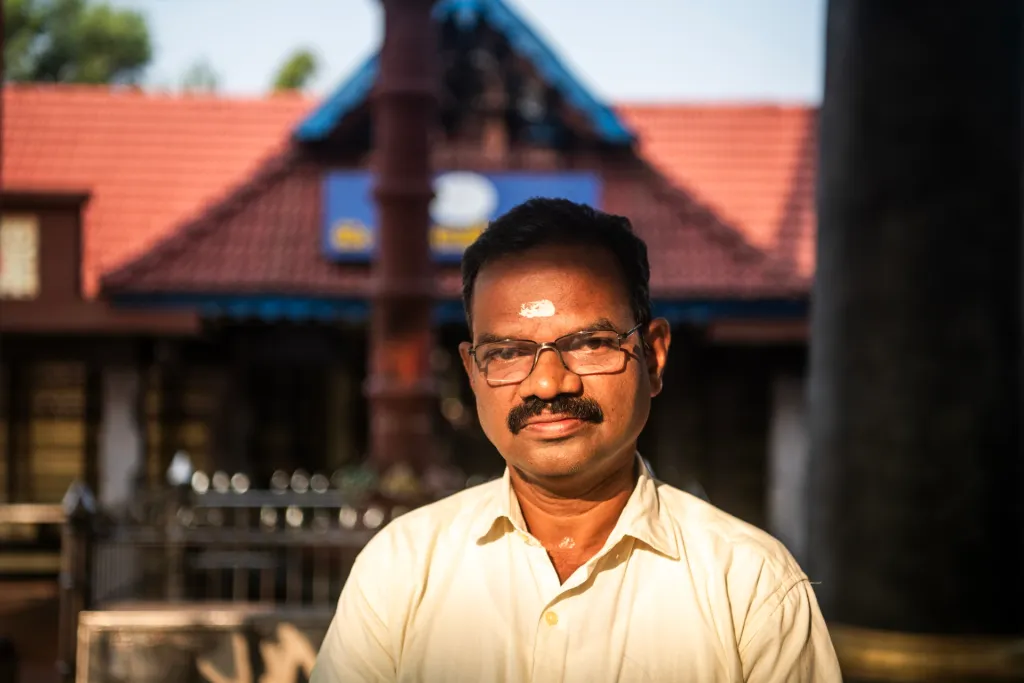 കളവംകോട് കണ്ണാടി അമ്പലത്തിന്റെ സെക്രട്ടറി ശാന്തകുമാർ