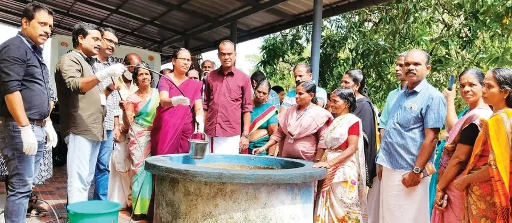 വെള്ളത്തിലെത്തുന്ന കൂടിയ അളവിലുള്ള രാസവസ്തുകളും, ഡിറ്റർജൻ്റുകളും ഇവയിൽ പലതിനേയും നശിപ്പിക്കുന്നതാണ്.
ബ്ലീച്ചിംഗ് പൗഡർ പോലുള്ള അണുനാശിനികൾ കൂടിയ അളവുകളിൽ ഉപയോഗിക്കുമ്പോൾ വിവേചനമില്ലാതെ ഇവയൊക്കെയും നശിക്കപ്പെടാനും സാധ്യതയുണ്ട്. 