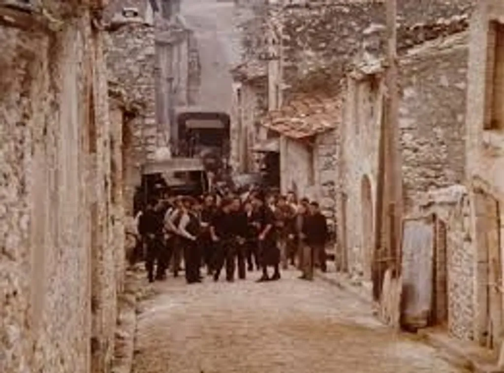 അധികാരവും അതിന്റെ മുറകളും പുതിയ നിയമങ്ങളും പ്രഖ്യാപനങ്ങളും കൊണ്ടാണ് ഒരു ദരിദ്രഗ്രാമത്തെയും അവിടത്തെ കർഷകരെയും വളഞ്ഞുപിടിക്കുന്നത്.