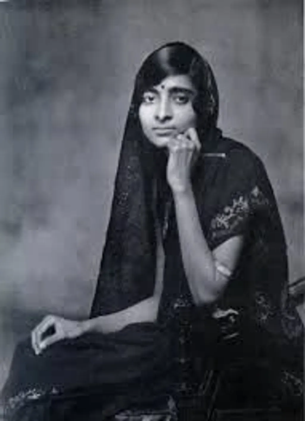 പല ഡോക്ടർമാരും കമലയ്ക്ക് ടി. ബിയല്ലെന്നും ഗർഭപാത്രത്തിനാണ് അസുഖമെന്നും നിരീക്ഷിക്കുന്നുണ്ട്. 