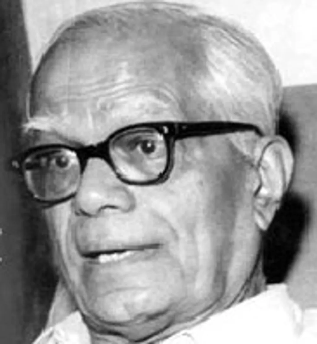 ലോകപ്രശസ്ത നയതന്ത്രജ്ഞനും എഴുത്തുകാരനുമായ കെ.പി.എസ്. മേനോന്റെ പാലാട്ട് വീട്ടിൽ കൊണ്ടുപോയി,  പി.ടി. നരേന്ദ്ര മേനോൻ അദ്ദേഹത്തെ പരിചയപ്പെടുത്തിത്തന്നത് മറക്കാനാവില്ല. 