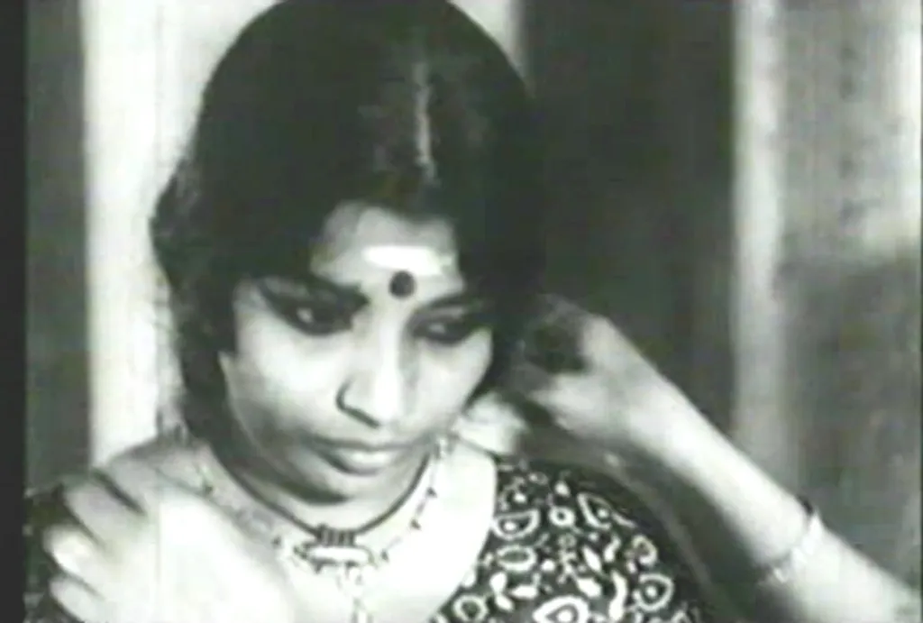 കുട്ട്യേടത്തി (1971)യിൽ കൗമാരം പിന്നിടാത്ത മാളുവിനോട് പ്രധാനമായും മുതിർന്നവർ കാട്ടുന്ന ശരീരനിന്ദയുടെ അവസാനം അവൾക്ക് ആത്മഹത്യ ചെയ്യേണ്ടിവരുന്നു.