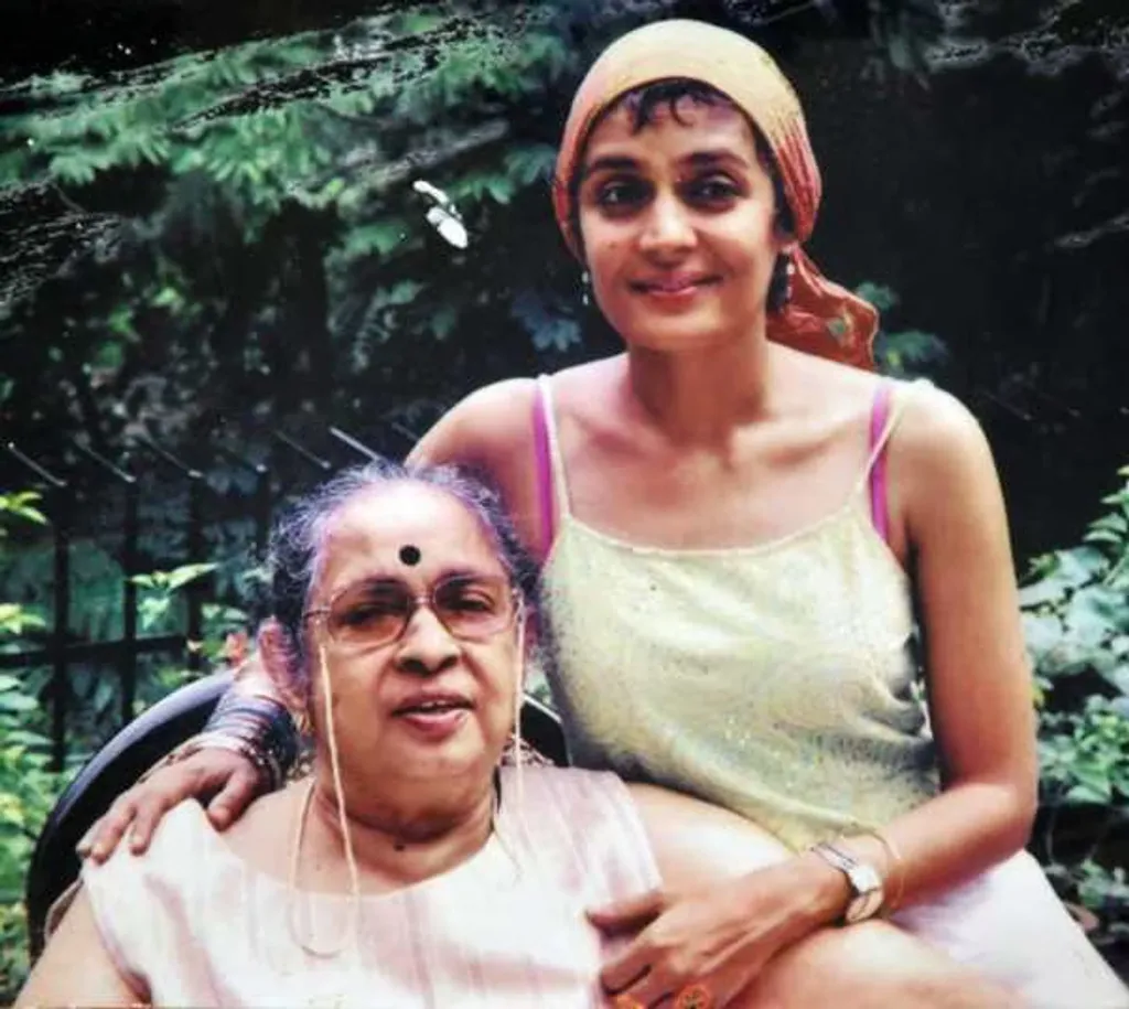 ഒരു സ്ത്രീയ്ക്ക് സ്വയം നന്നാക്കിയെടുക്കാനാവില്ല എന്ന് തോന്നിയേക്കാവുന്ന തരത്തിലുള്ള അസ്ഥിരത. അത്രയേറെ കലുഷമായ ഒരു മാനസികാവസ്ഥയിലാണ് മിസ്സിസ് റോയ് തന്റെ ചുറ്റുപാടുകളെ വരുതിയിൽ നിർത്തുന്നത്. ഇങ്ങനെ പരുവപ്പെട്ട അവരുടെ മനസ്സ് തീർച്ചയായും പരുക്കനായിരുന്നിരിക്കണം. 