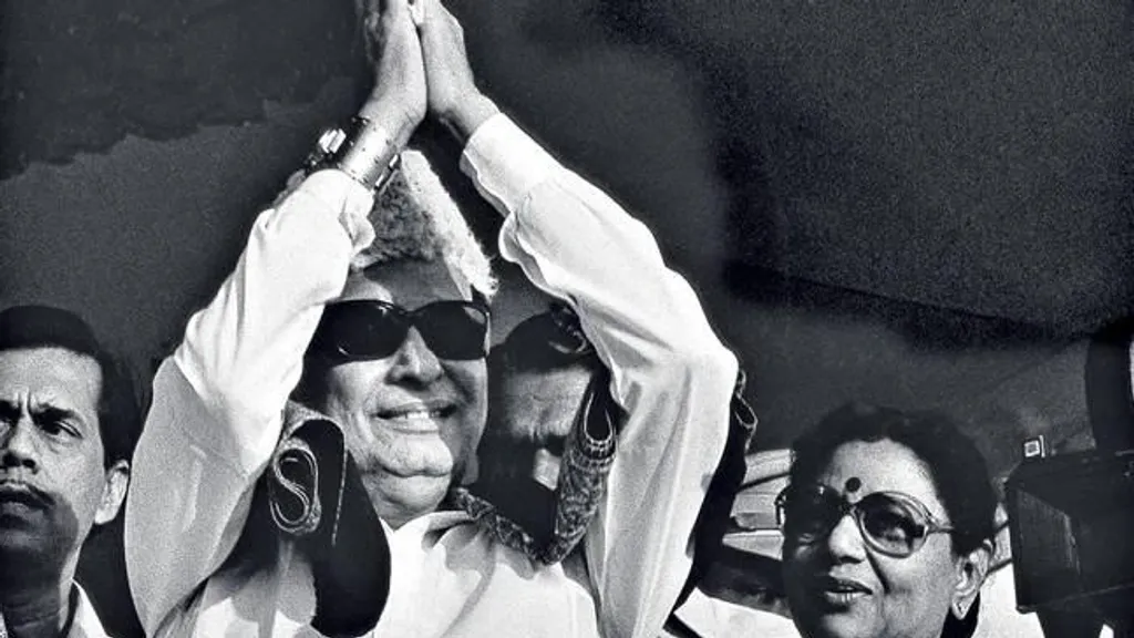 ചലച്ചിത്രരംഗത്ത് നിന്ന് രാഷ്ട്രീയത്തിലേക്കിറങ്ങിയ ഒരു വലിയ നായകതാരനിര തന്നെയുണ്ട് തമിഴ്നാട് രാഷ്ട്രീയചരിത്രത്തിൽ. അതിൽ എം.ജി. ആറിനെ പോലെ തന്റെ കരിസ്മയെ വോട്ടാക്കി മാറ്റാൻ മറ്റാർക്കും സാധിച്ചിട്ടില്ല. 