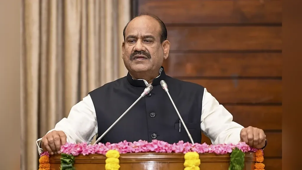 സഭയിൽ ജനാധിപത്യപരമായ സാഹചര്യം ഒരുക്കുക എന്നത് സ്പീക്കർ നിർബന്ധ ബുദ്ധിയോടെ നിർവഹിക്കേണ്ട കടമയാണ്. എന്നാൽ കഴിഞ്ഞ തവണ, പാർലിമെൻ്റിൽ ആക്രമണം നടന്നതിനെ ചോദ്യം ചെയ്ത 100 പ്രതിപക്ഷ എം.പിമാരെയാണ് ഓം ബിർള സസ്പെൻഡ് ചെയ്തത്.