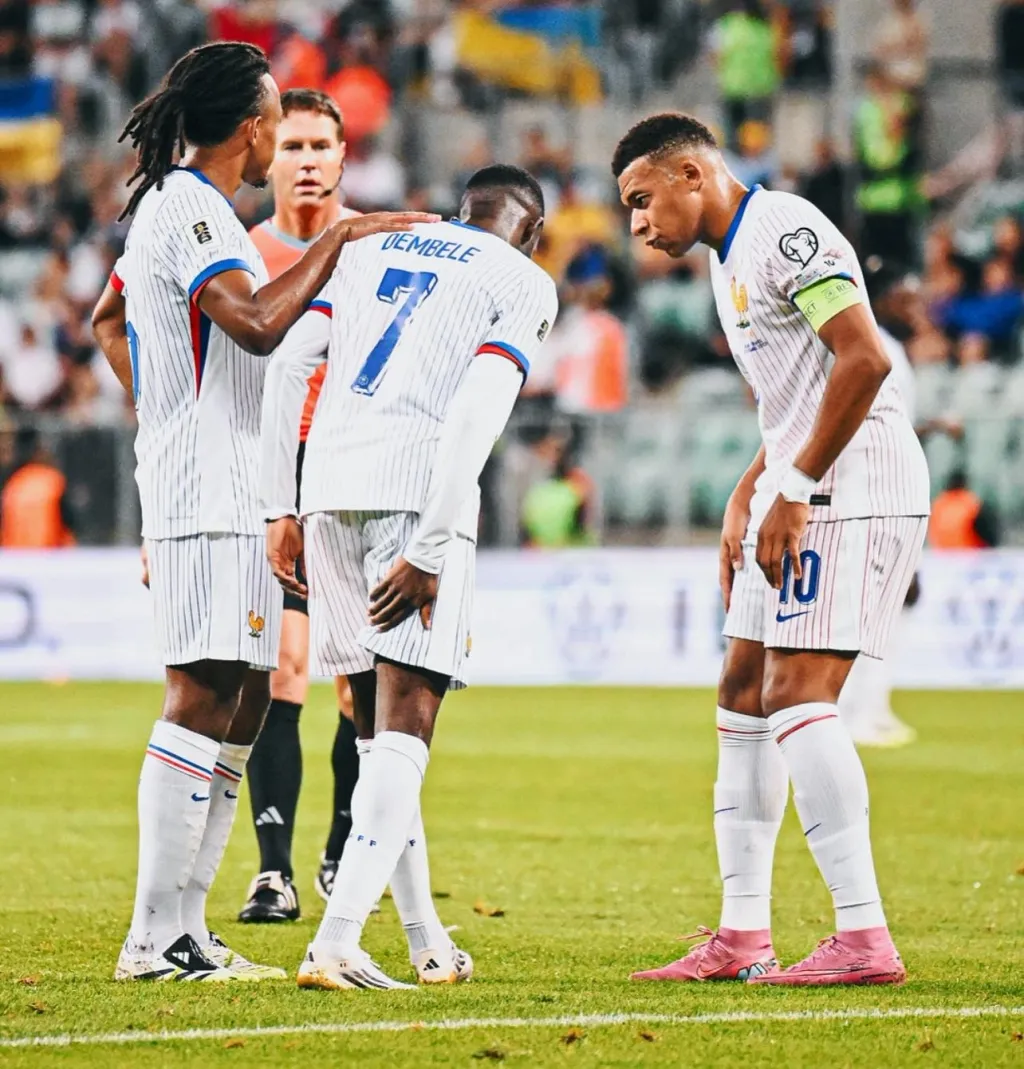 കിലിയൻ എംബാപ്പെയുടെ നിഴലിൽ ഡെംബലെ ഒന്നുമല്ലാതെ ഒതുങ്ങിപ്പോവുമെന്ന് ആശങ്കപ്പെട്ടവരുണ്ട്. 