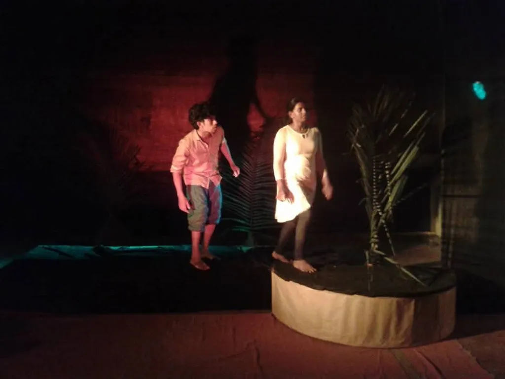 ‘മരുഭൂമിയുടെ സംഗീതം’; ഗുരുവായൂരിൽ നടന്ന അവതരണത്തിൽ നിന്ന്. ഒരു നടൻ അല്ലെങ്കിൽ നടി തന്റെ സ്യകാര്യതയെ ബുദ്ധിപൂർവം വെളിപ്പെടുത്തുമ്പോളാണ് ഒരു നല്ല ആക്ട് സ്റ്റേജിൽ സംഭവിക്കുന്നത്. അതൊരു ഫ്രീഡം ഓഫ് ‘എക്സ്സ്പ്രെഷന്റെ എക്സ്സ്‌ട്രിം ആയി പലപ്പോഴും അനുഭവിക്കാറുണ്ട്. 