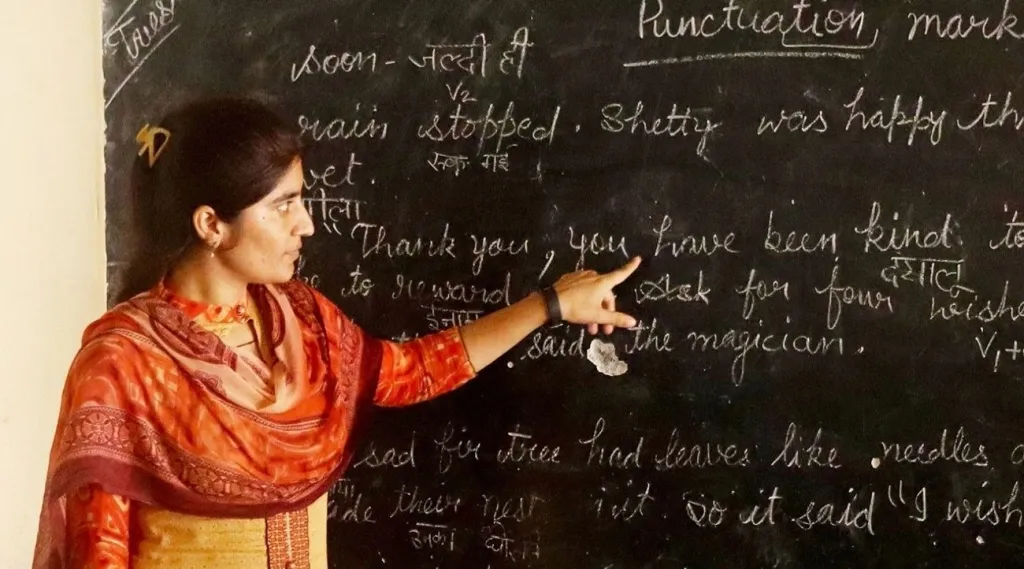 അധ്യാപക പരിശീലനത്തിന്റെ 'കുറഞ്ഞ' നിലവാരം, ഒരു വലിയ പ്രശ്നമായി ഇപ്പോഴും നിലനിൽക്കുന്നു. നിയമത്തിൽ ഗുണമേൻമയുള്ള അധ്യാപക പരിശീലനം നിർബന്ധമാക്കിയെങ്കിലും, രാജ്യത്ത് പലയിടത്തും അധ്യാപകർക്ക് ആവശ്യമായ പരിശീലനവും തുടർപരിശീലനവും ലഭിക്കുന്നില്ല എന്നതാണ് നേര്. Representative image