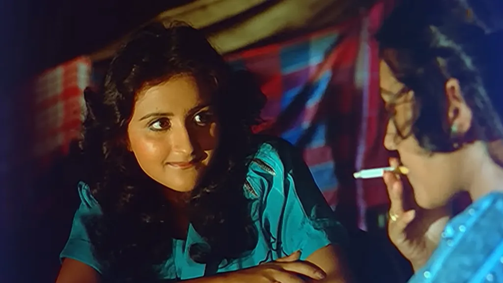 'ഉത്തരം' തിരക്കഥയുടെ (1989) മൂലഇതിവൃത്തം ഇംഗ്ലീഷ് എഴുത്തുകാരിയായ ഡാഫ്ൻ ഡു മോറിയേയുടേതാണ്. 